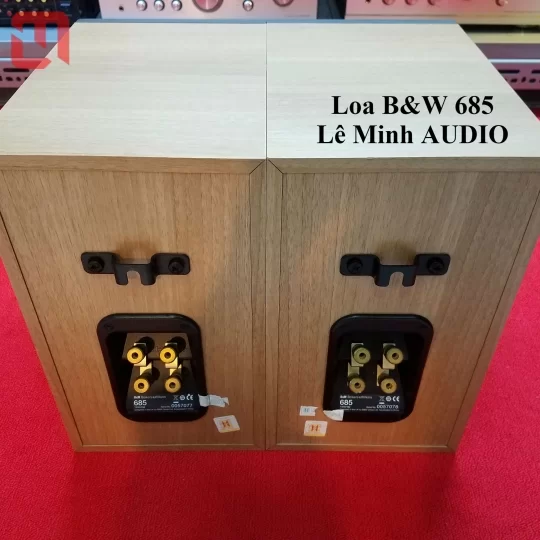Loa Bookshelf B&W 685
